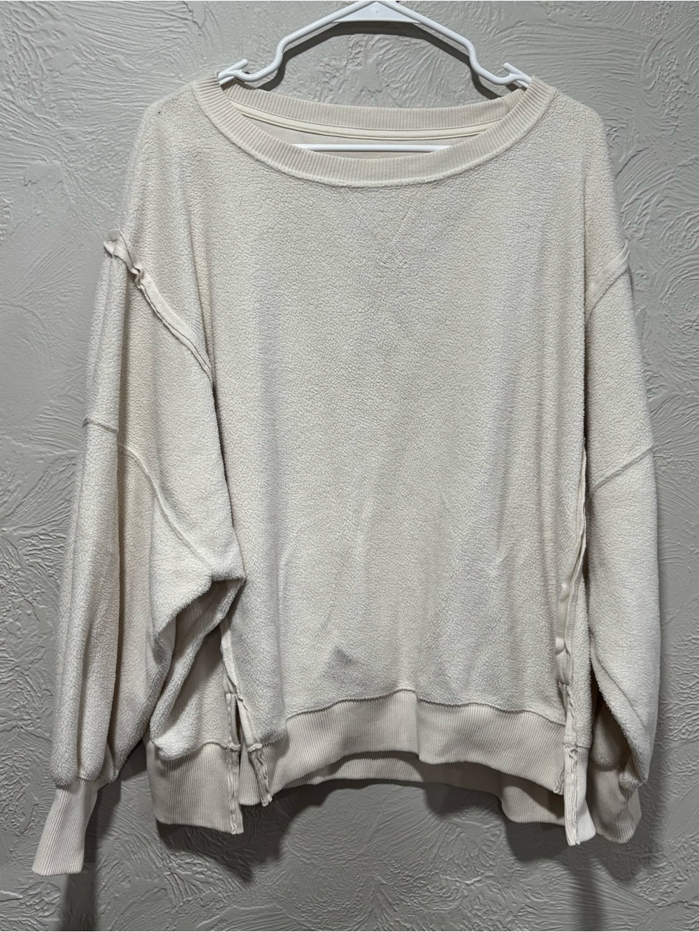 American Eagle this feel seriously huggable oversized crewneck size medium